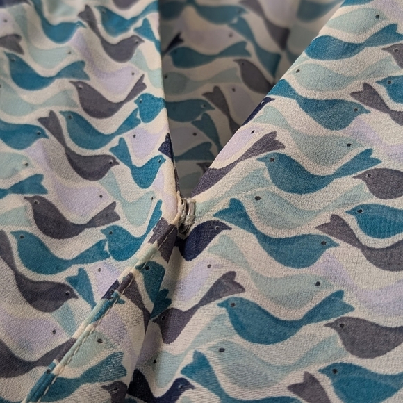 Cabi Bird Semi Sheer Faux Wrap Sleeveless Blouse in Tweet Print Style 342: Small - Picture 6 of 7